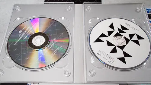 楽園追放Blu-ray　左がサントラ
