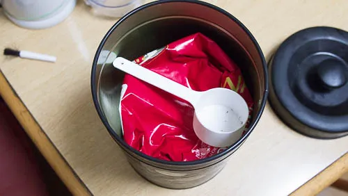 コーヒー豆保存缶の中