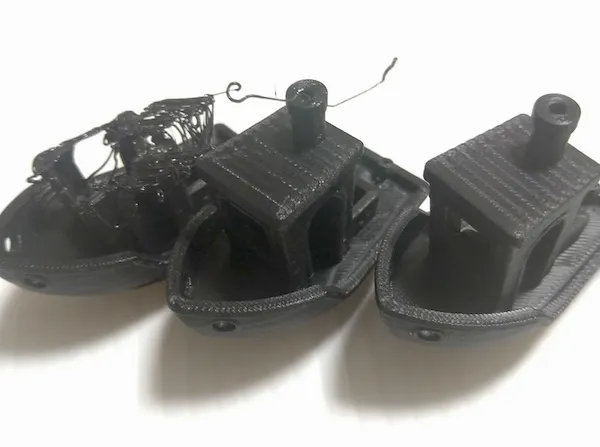 左から初期・安定しだした頃・カスタムMod導入後の印刷結果