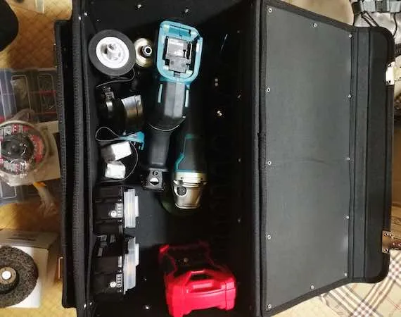 ツールケースに工具を収納第一段階