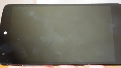 グラスアーマー施工前のNexus5の表面